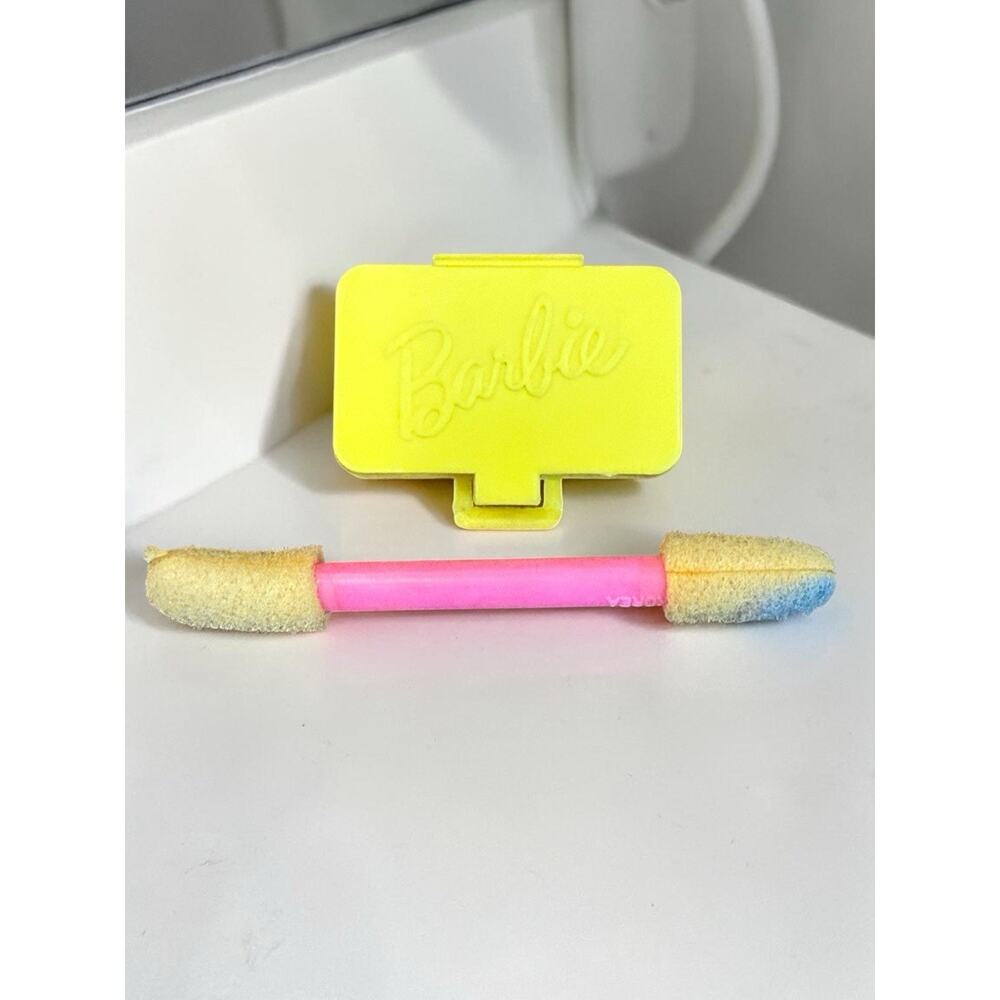 Vintage Mattel Barbie Yellow 1973 Make-Up Case Accessory With Applicator Wand